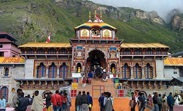 Brahma Kund at Haridwar, char dham yatra, char dham yatra package, char dham yatra package cost, chardham tour packages, luxury bus service in delhi, Kempty Fall, Kashi Vishwanath temple, Alaknanda in Devprayag, volvo bus booking, bus on rent, uttarakhand volvo bus service
