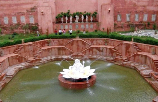 Brahma Kund at Haridwar, char dham yatra, char dham yatra package, char dham yatra package cost, chardham tour packages, luxury bus service in delhi, Kempty Fall, Kashi Vishwanath temple, Alaknanda in Devprayag, volvo bus booking, bus hire in delhi, bus on rent