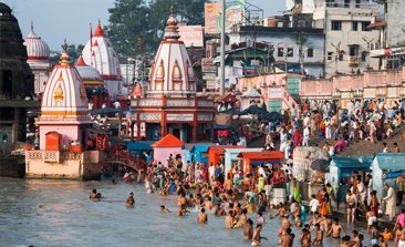 Brahma Kund at Haridwar, char dham yatra, char dham yatra package, char dham yatra package cost, chardham tour packages, luxury bus service in delhi, Kempty Fall, Kashi Vishwanath temple, Alaknanda in Devprayag