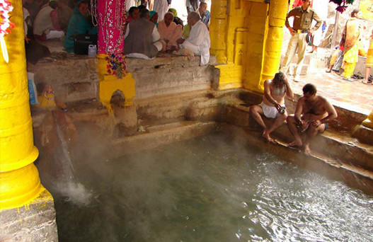 Brahma Kund at Haridwar, char dham yatra, char dham yatra package, char dham yatra package cost, chardham tour packages, luxury bus service in delhi, Kempty Fall, Kashi Vishwanath temple, Alaknanda in Devprayag, volvo bus booking, bus hire in delhi, bus on rent, delhi to badrinath volvo