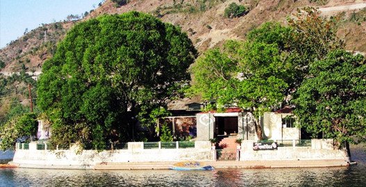 places to visit in bhimtal, delhi to bhimtal bus, bhimtal uttarakhand, bhimtal lake, mountain club bhimtal, things to do in bhimtal, trekking in bhimtal, camping in bhimtal, sehgal transport