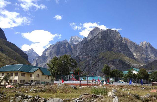 Mussoorie attractions, snowfall in mussoorie, nightlife in mussoorie, mussoorie trip from delhi, things to do in mussoorie, mussoorie sightseeing tour , delhi to mussoorie bus, delhi to mussoorie volvo, trekking in mussoorie
